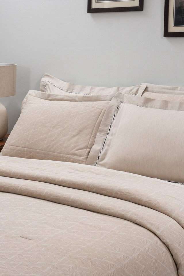 Inner-City-Light-Beige-Single-Quilt