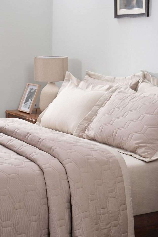 Pin-Stripe-Beige-Double-Quilt