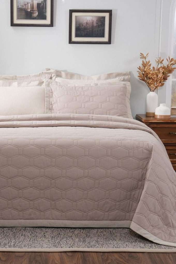 Pin-Stripe-Beige-Double-Quilt