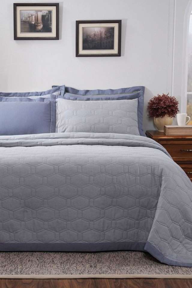 Pin-Stripe-Classic-Blue-Double-Quilt
