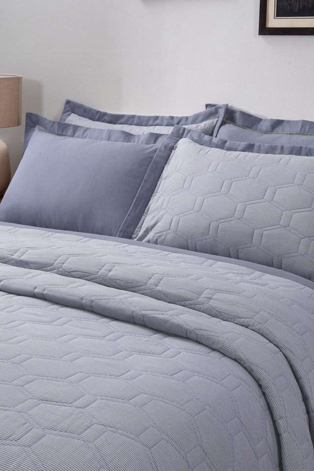 Pin-Stripe-Classic-Blue-Double-Quilt