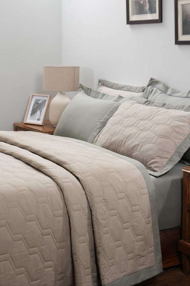 Pin-Stripe-Chameleon-Green-Double-Quilt