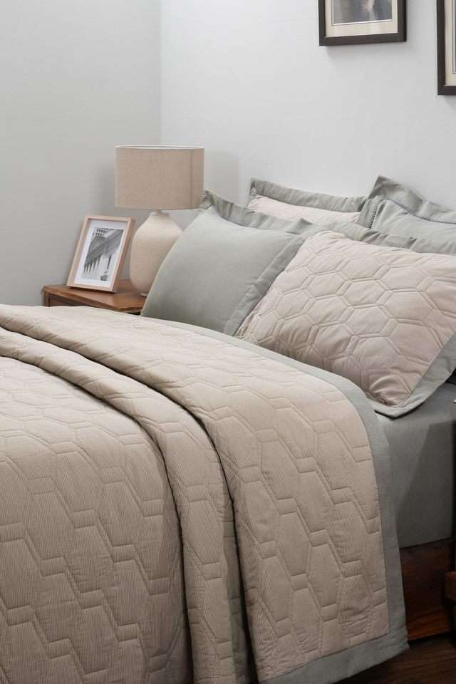 Pin-Stripe-Chameleon-Green-Single-Quilt