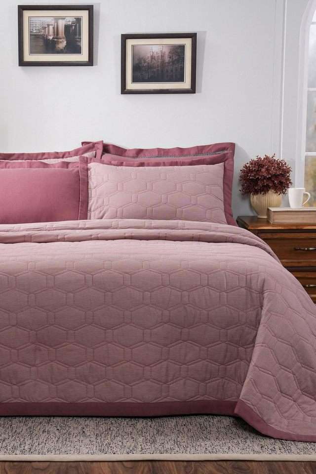 Pin-Stripe-Red-Single-Quilt