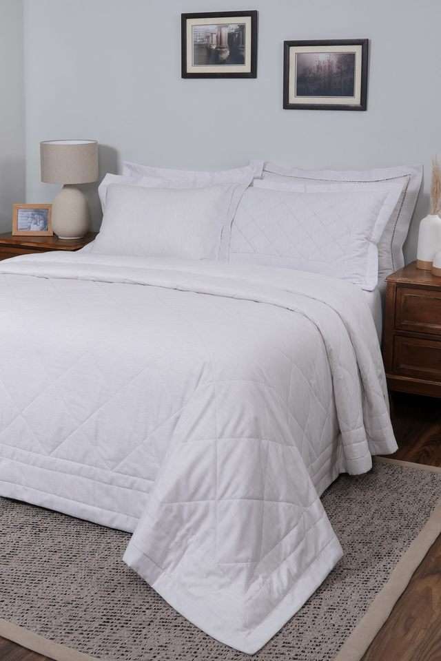 Emmie-White-Double-Quilt