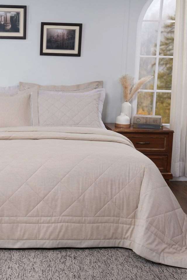 Emmie-Light-Beige-Double-Quilt