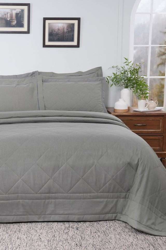 Emmie-Chameleon-Green-Double-Quilt