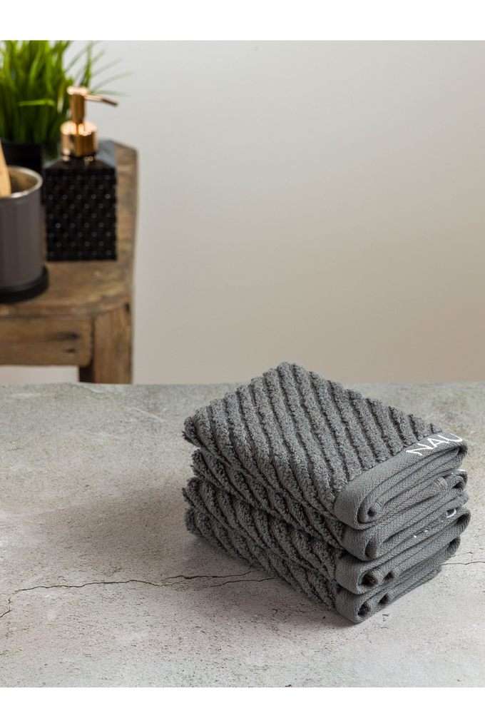 Fluffy-Zero-Twist-100--Cotton-Towel--4-Face-1-Jar-Candle-(cross-view)
