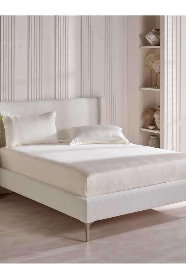 Modern-300-TC-Cotton-Double-Bedsheet-with-2-Pillow-Covers