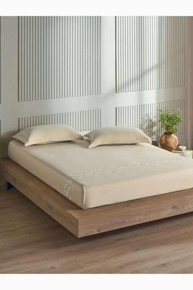 Geometric-300-TC-Cotton-Double-Bedsheet-with-2-Pillow-Covers