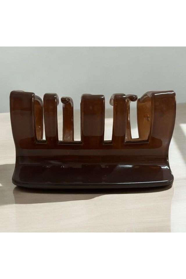 Stylish-Brown-Hair-Claw-Clip-for-Women---Secure-Hold-with-Elegant-Design