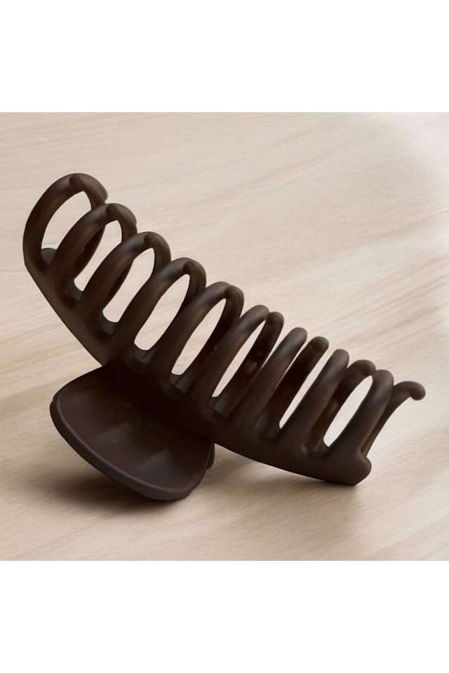 Stylish-Brown-Hair-Claw-Clip-for-Women---Secure-Hold-with-Elegant-Design