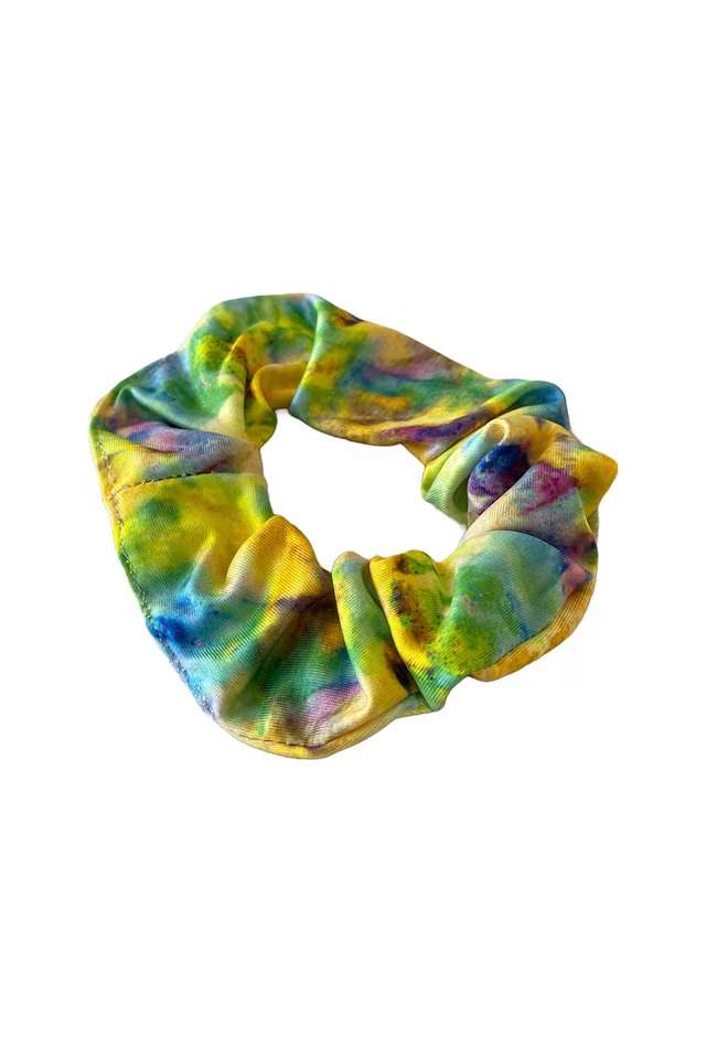 Oversized-Multicolor-Tie-And-Dye-Scrunchie-Hair-Ties---Set-Of-3