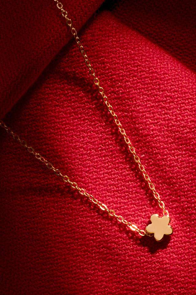 Gold-Toned-Chain-With-Minimalist-Flower-Pendant