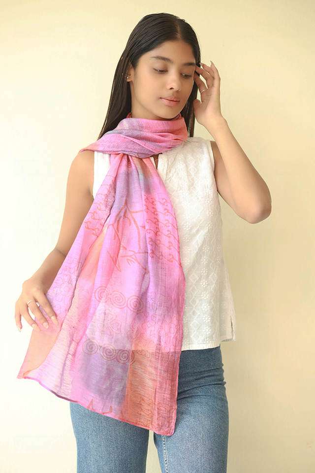 Shades-of-Pink-&-Orange-Ombre-Square-Patches-Silk-Cotton-Blend-Crinkle-Effect-Scarf