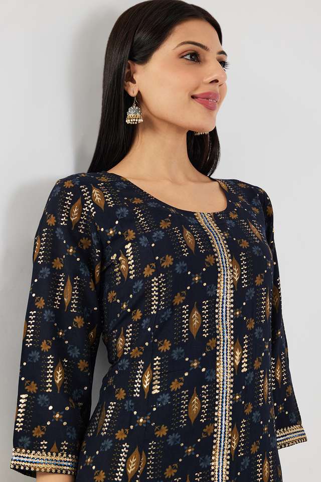Embroidered-Muslin-Round-Neck-Women-Casual-Wear-Kurta