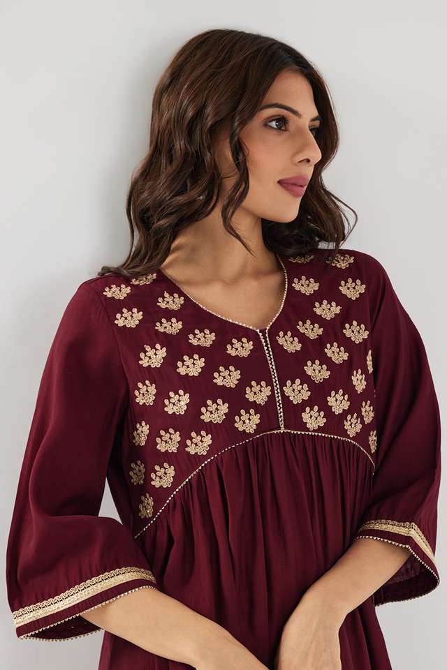 Embroidered-Chanderi-V-Neck-Women-s-Casual-Wear-Kurta