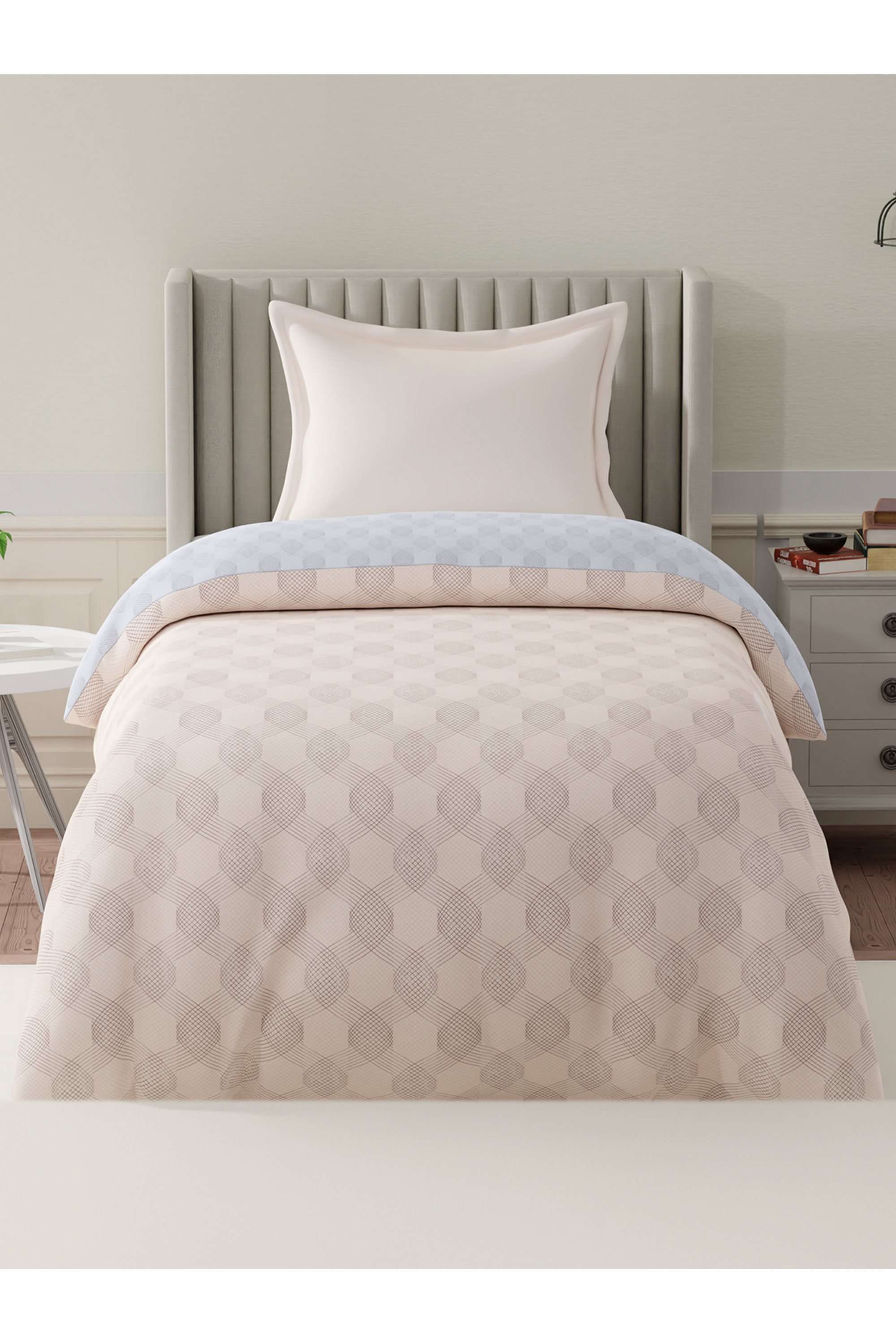 Embrace-100--Cotton-152-TC-Cream-&-Blue-Geometrical-Reversible-Single-Comforter