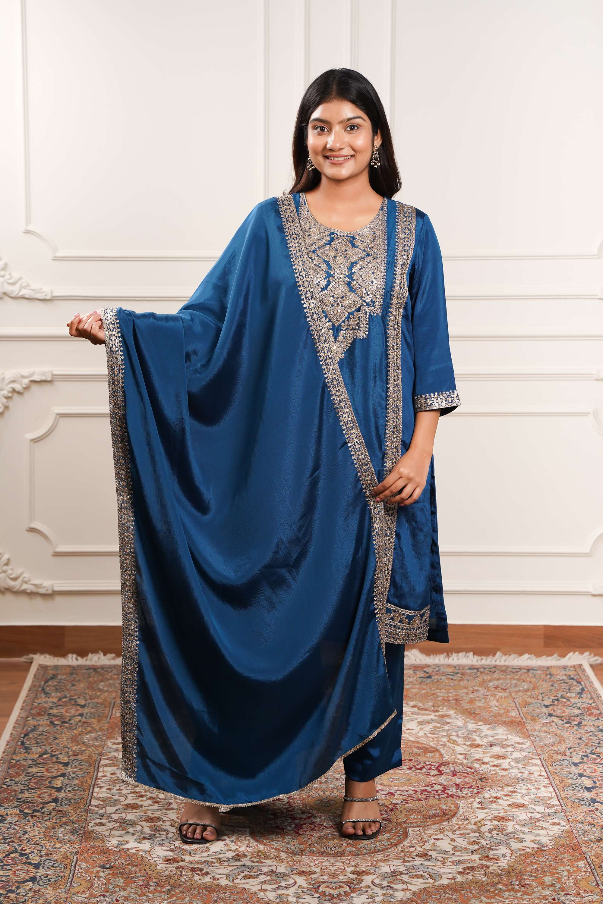 Embellished-Blended-Fabric-Y-Neck-Women-Casual-Wear-Kurta-Set