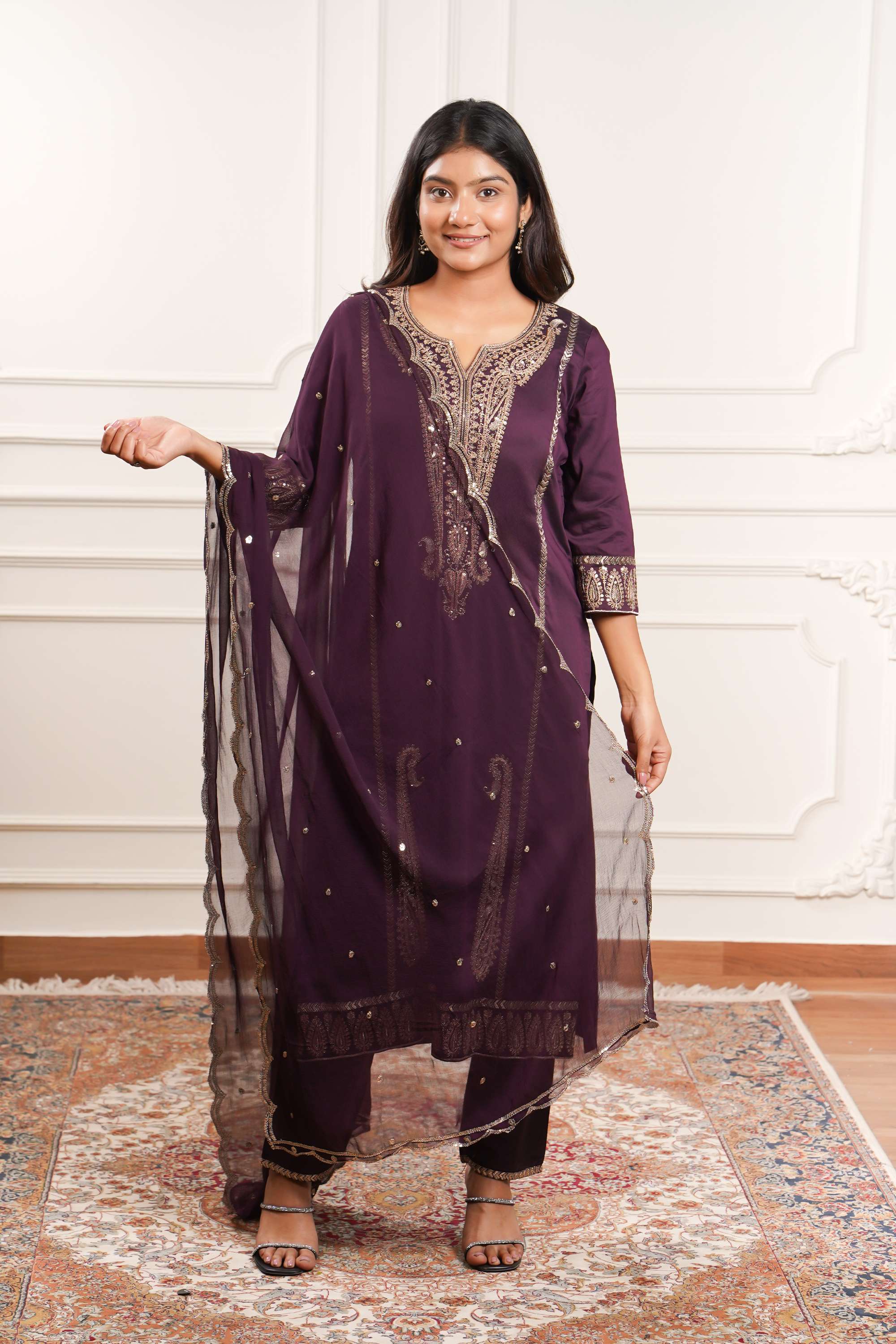 Embellished-Polyester-Y-Neck-Women-Casual-Wear-Kurta-Set