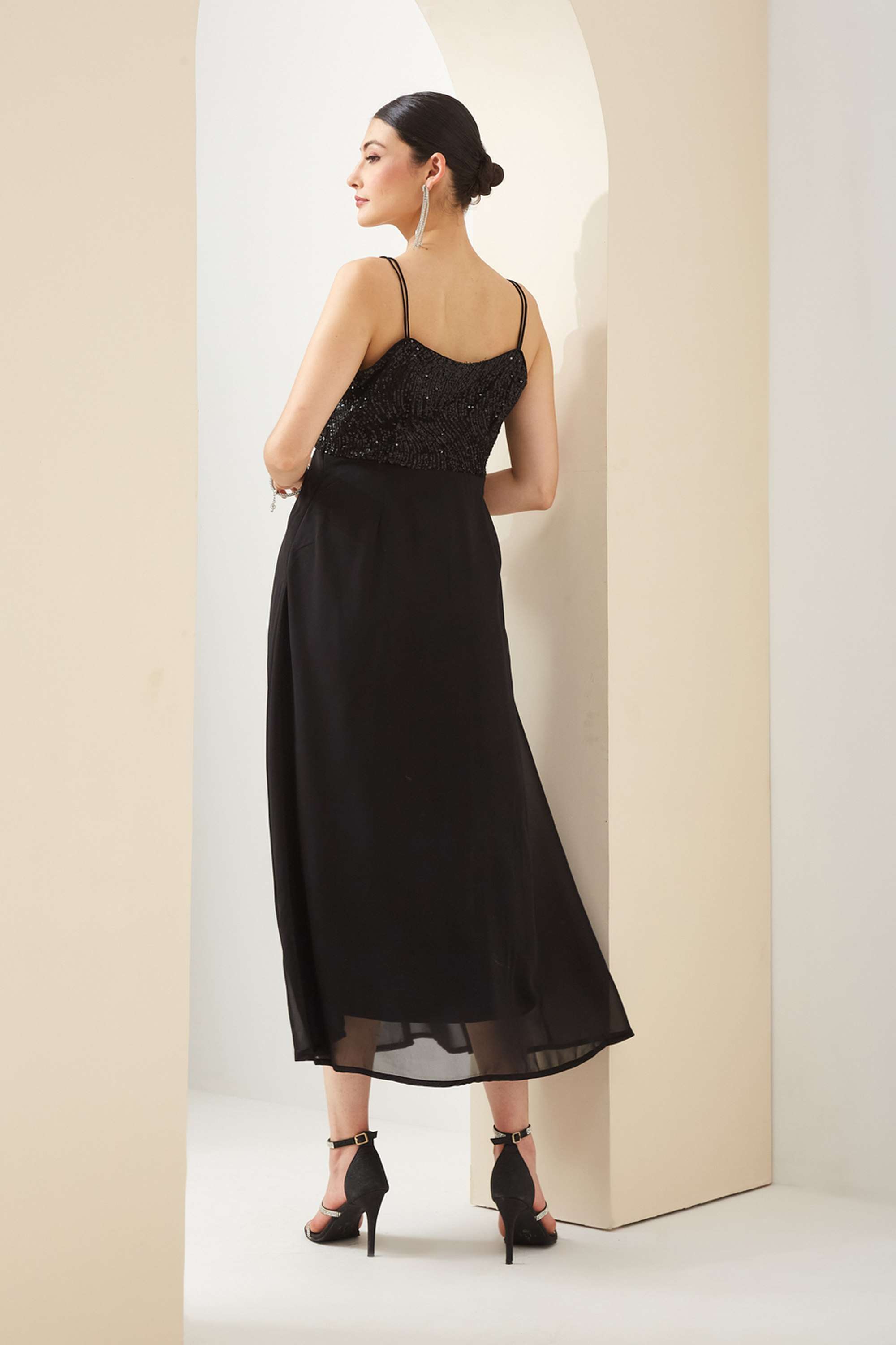 Embellished-Polyester-V-Neck-Sleeveless-Party-Wear-Women-Dress