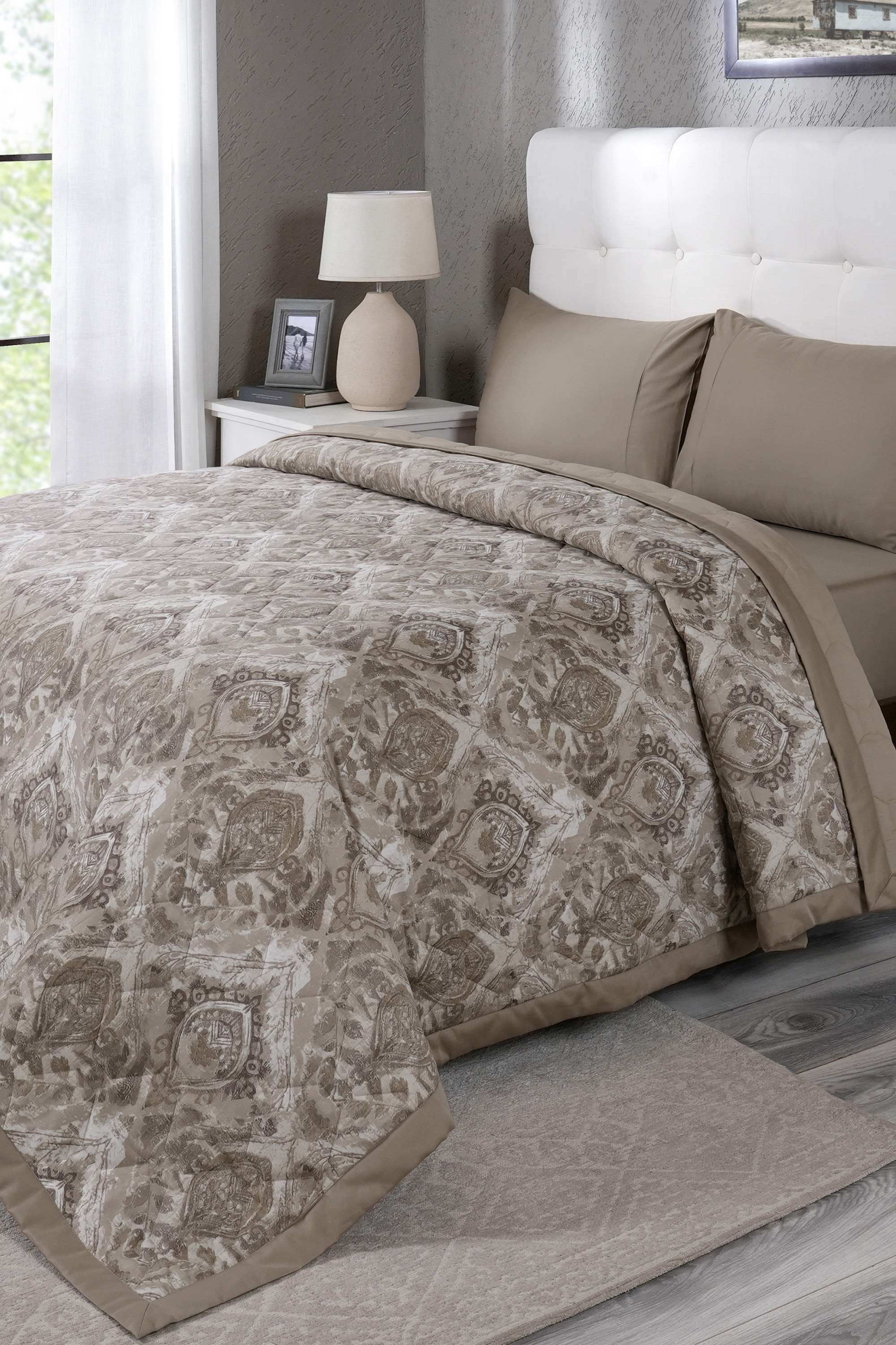Summer-AC-Room-100-GSM-&-400-TC-Cotton-Double-Bed-Quilt--Quilted-Bed-Cover-(265X228-CM)