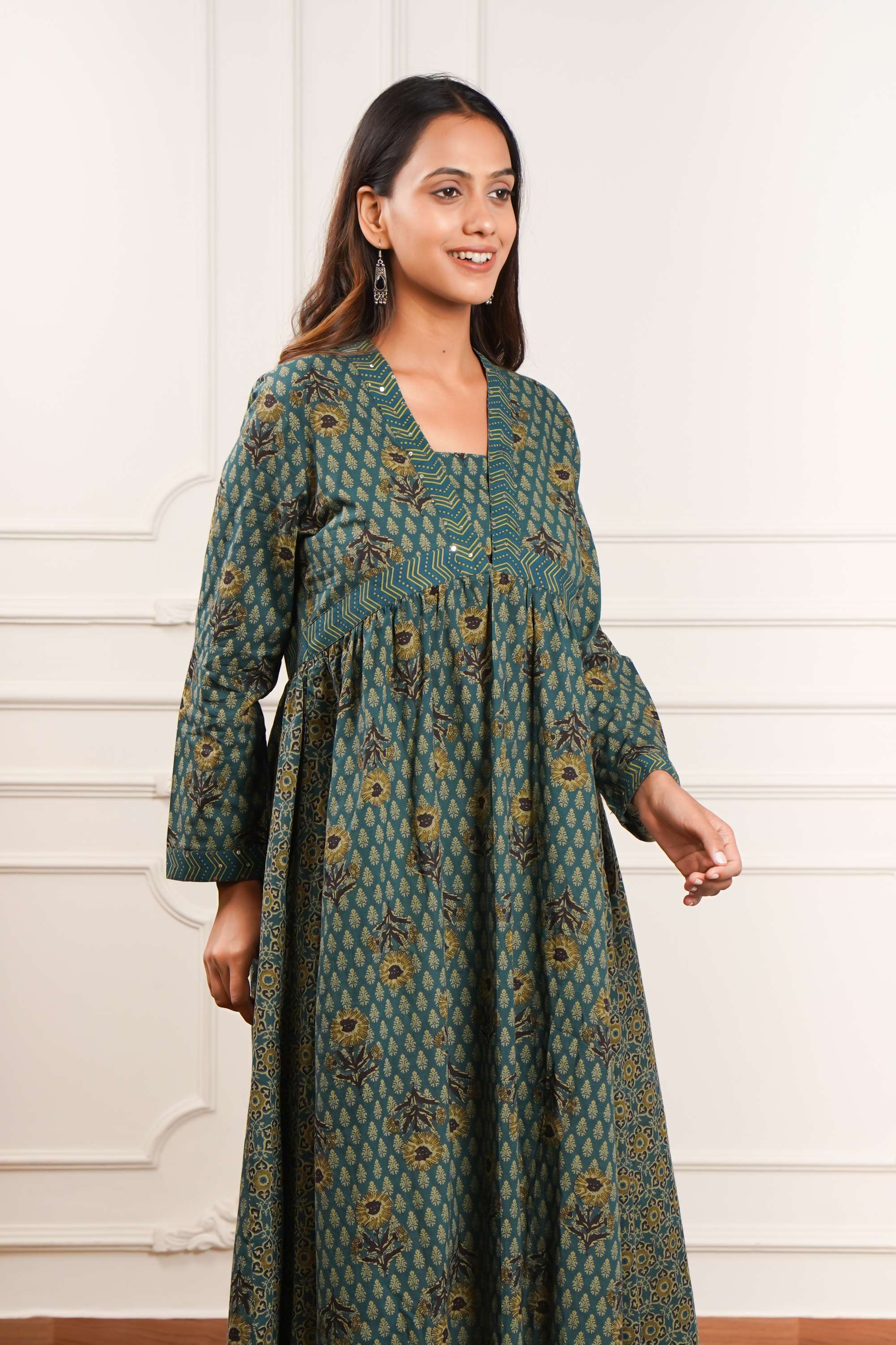 Block-Print-Blended-Fabric-Y-Neck-Women-Festive-Wear-Kurta
