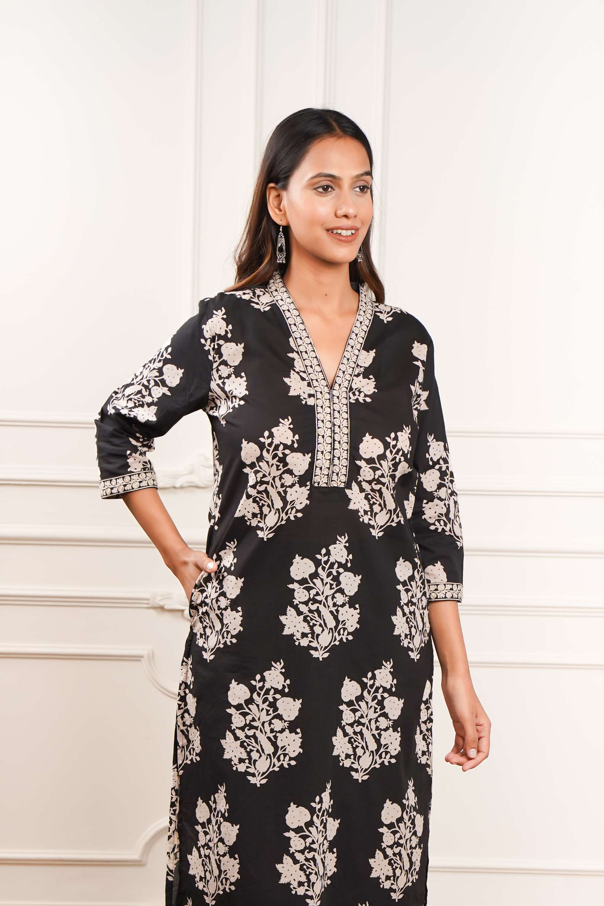 Floral-Y-Neck-Blended-Fabric-Women-Kurta-with-Pant-and-Dupatta