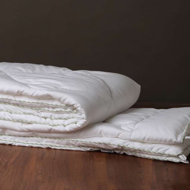 Solid-Dobby-180-GSM-Polyfill-Quilted-Fabric-Double-Quilt