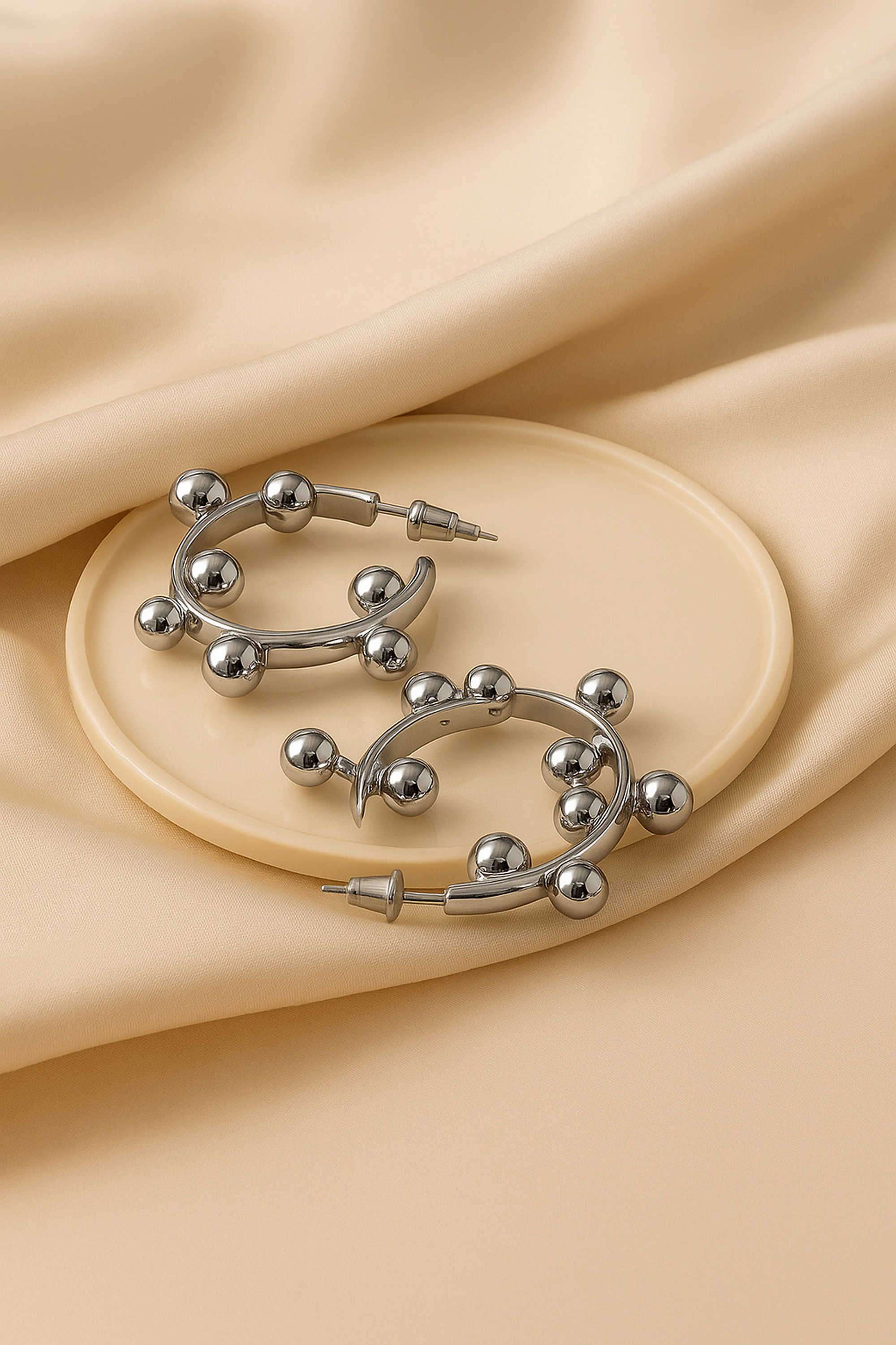Brass-Casual-Wear-Women-Elegant-Silver-Beaded-Hoop-Earrings