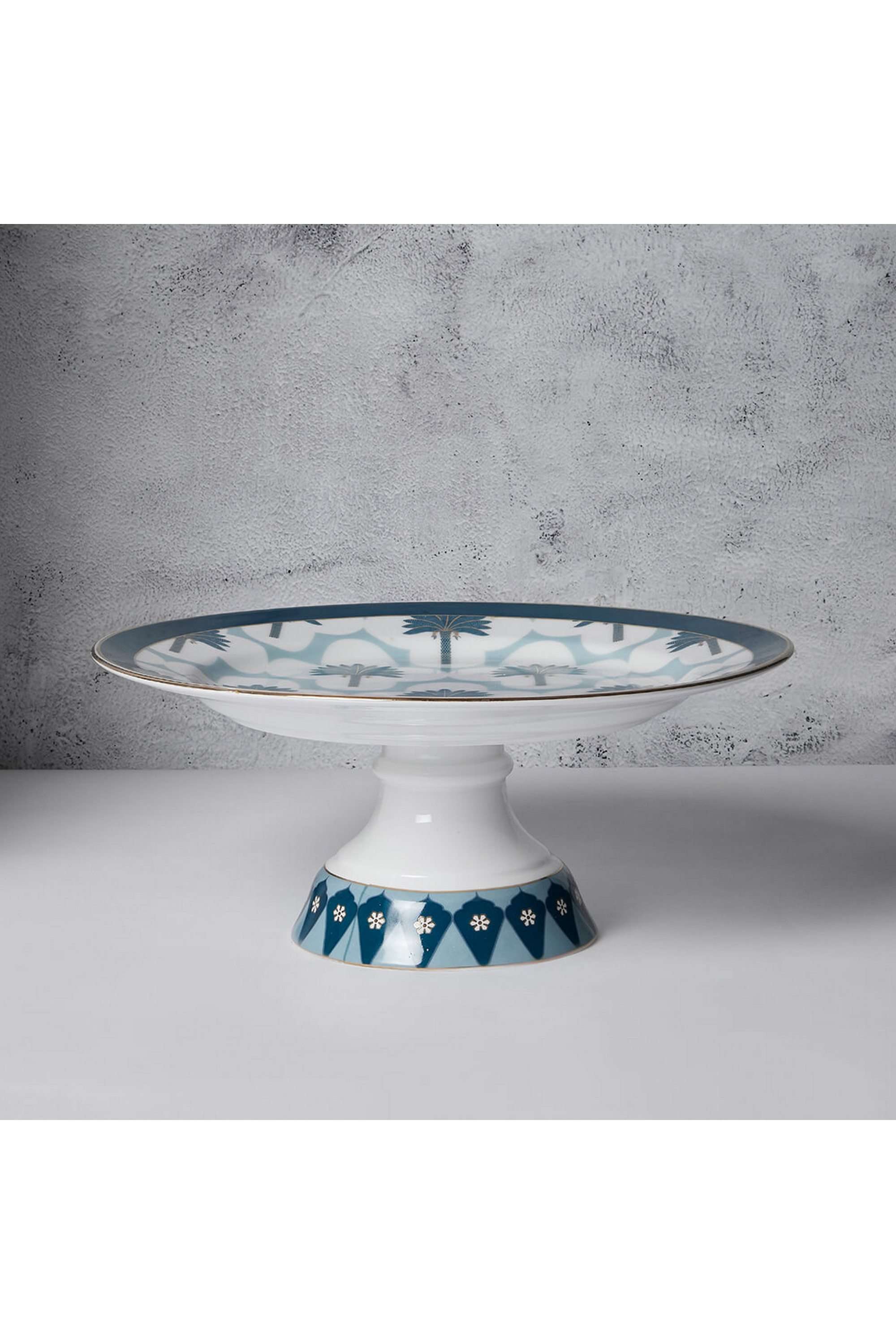 Oceanic-Opulence-Cake-Stand