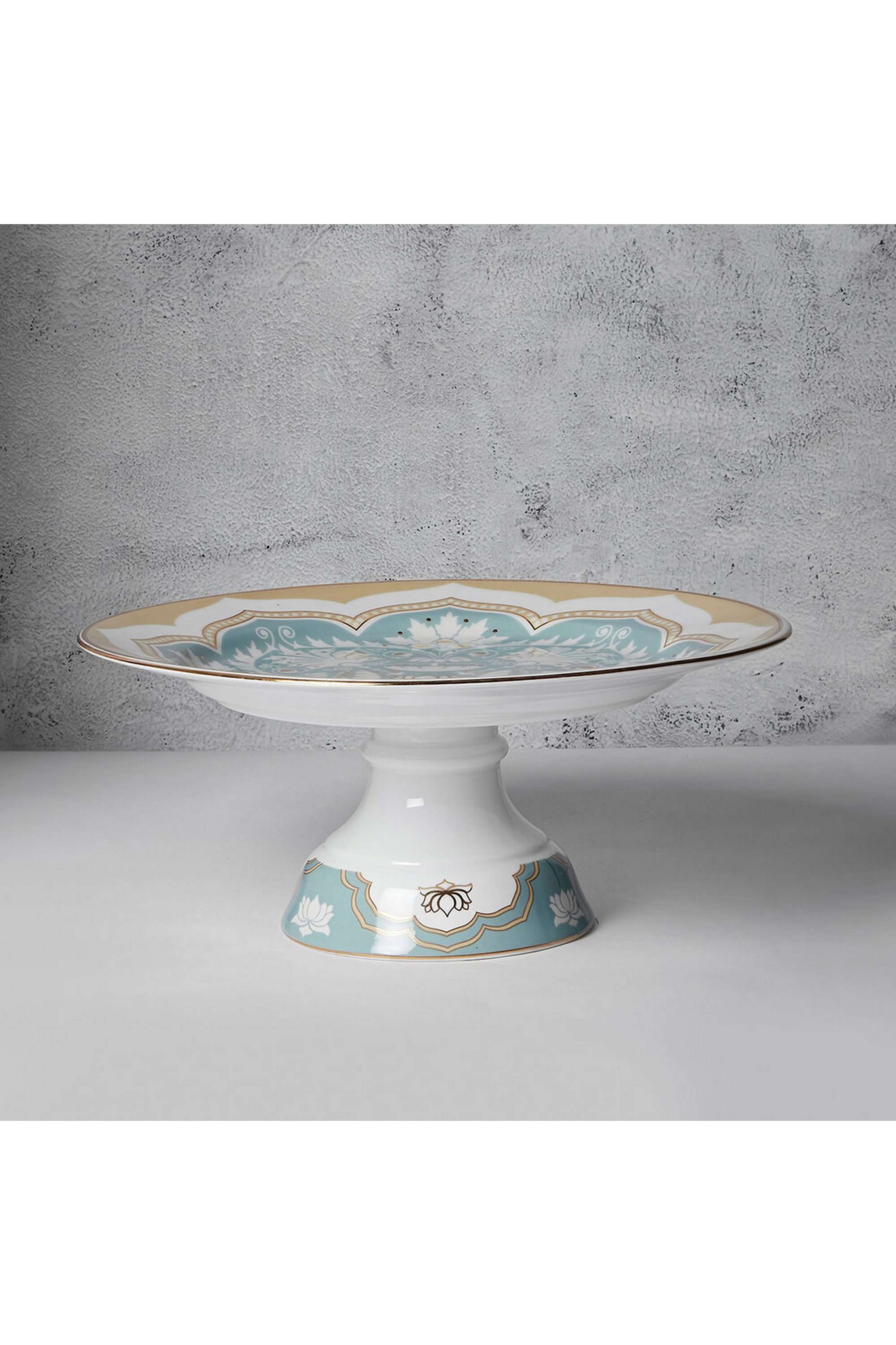 Regal-Romance-Cake-Stand