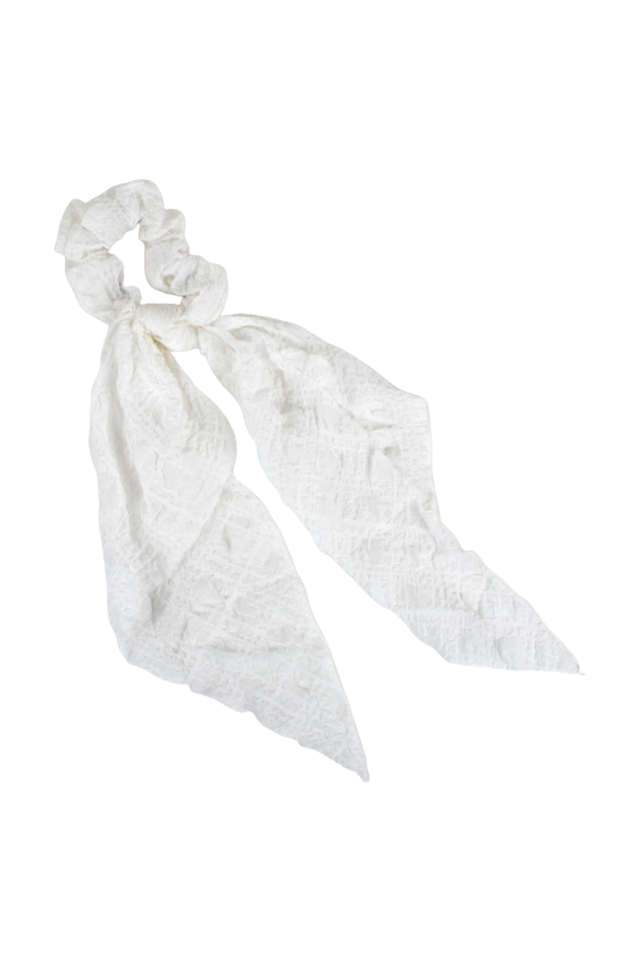 Very-Stylish-White-Scrunchie-For-The-New-Age-Girls-And-Women