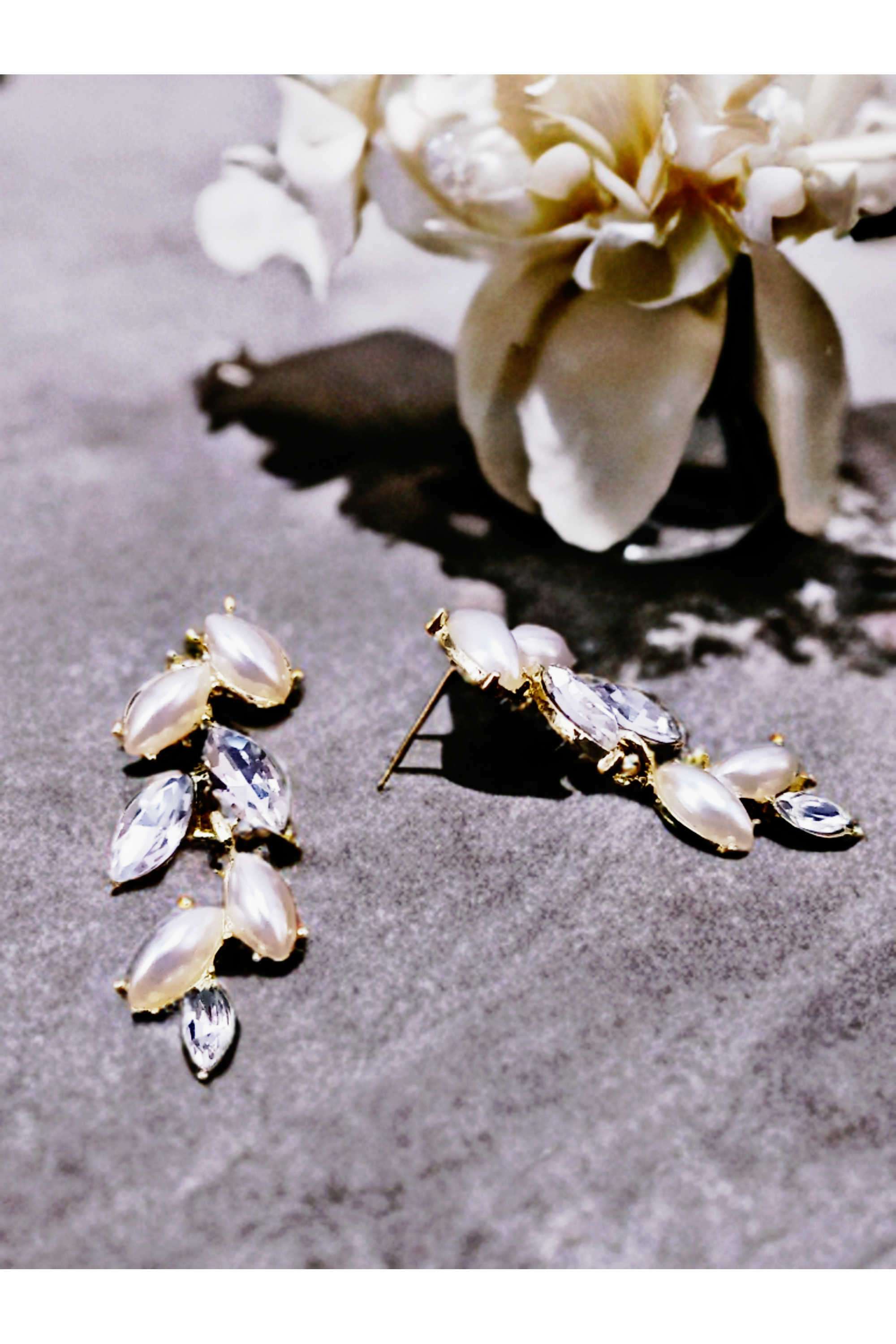 Metal-Pearl-Casual-Wear-Women-Earrings