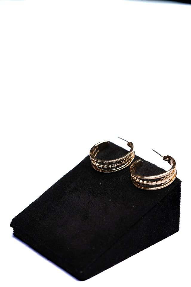 Gold-Single-Earring-Hanging