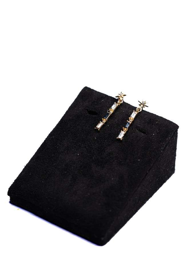 Gold-Single-Earring-Hanging