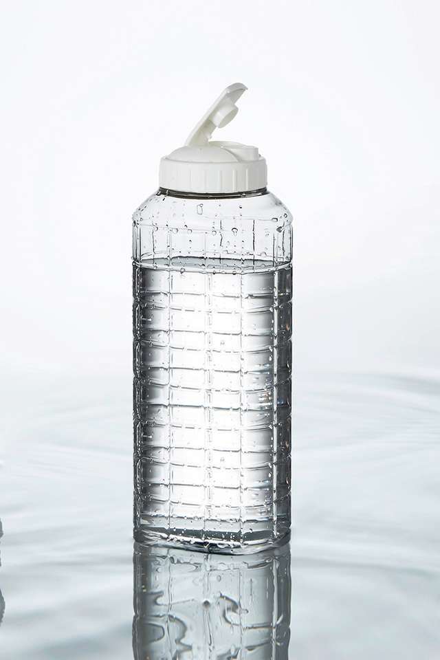Chess-Plastic-Fridge-Bottle---Clear-1-Ltr
