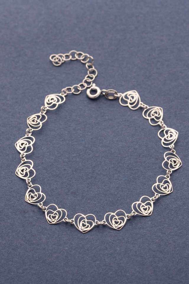 Elegant-Heart-Shape-Bracelet