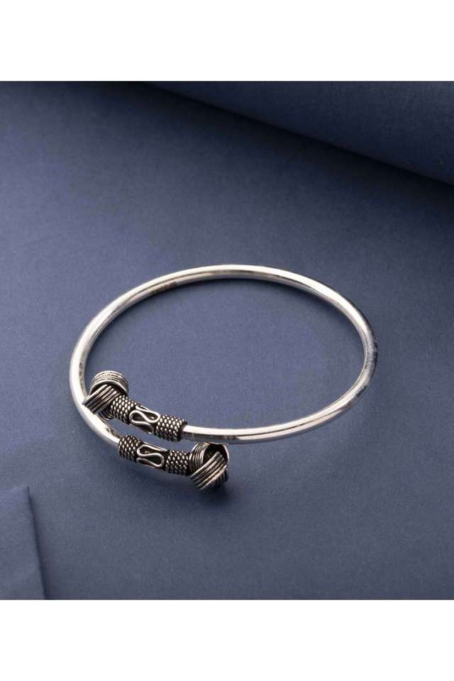 Silver-Fashionable-Bracelet