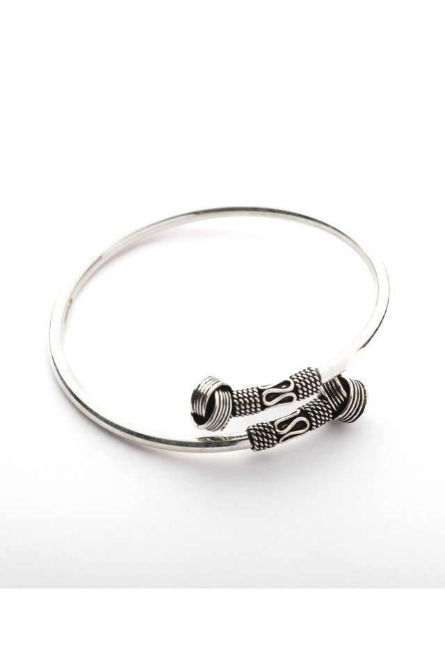 Silver-Fashionable-Bracelet