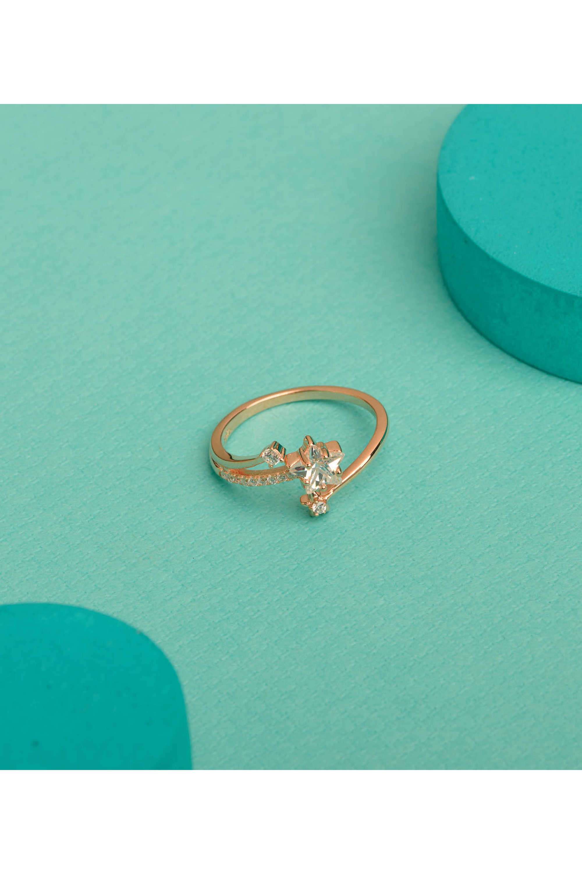 Silver-Casual-Wear-Women-Sparkling-Halo-Ring
