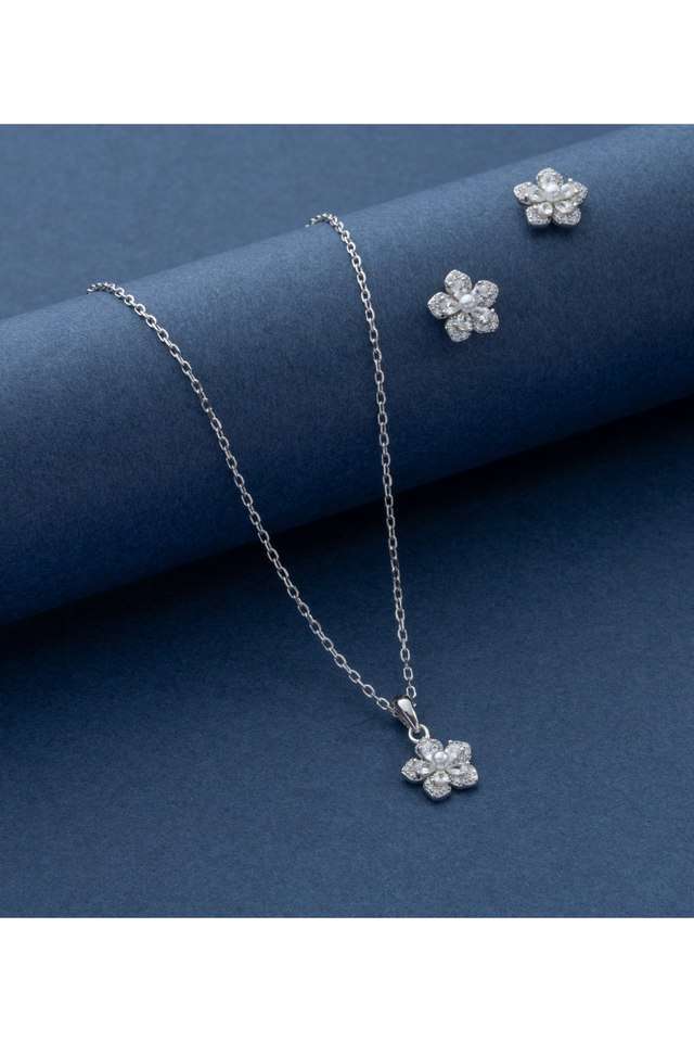 Bold-Flower-Pendant-Necklace-Set
