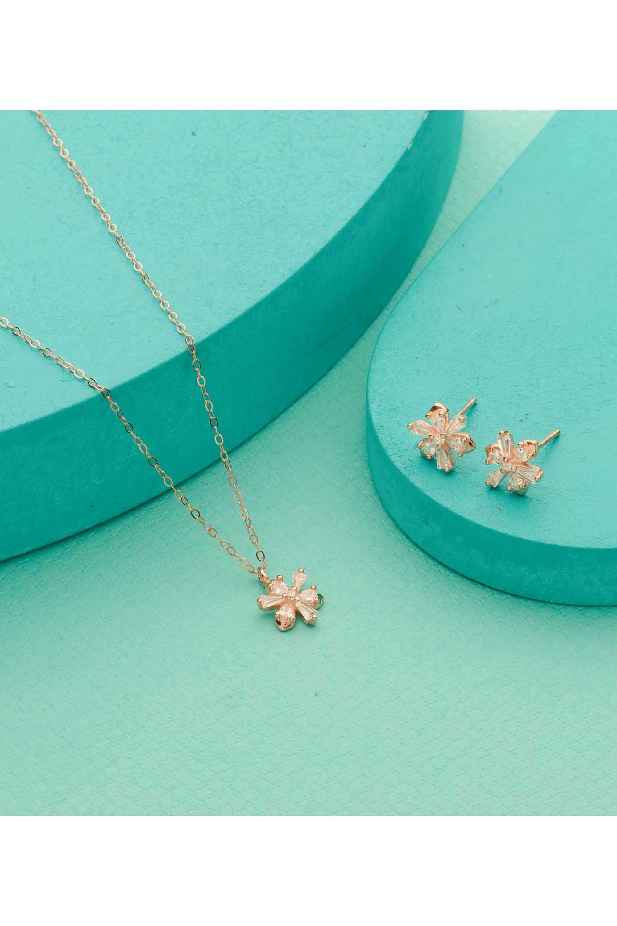 Silver-Casual-Wear-Women-Eternal-Glow-Necklace-Set