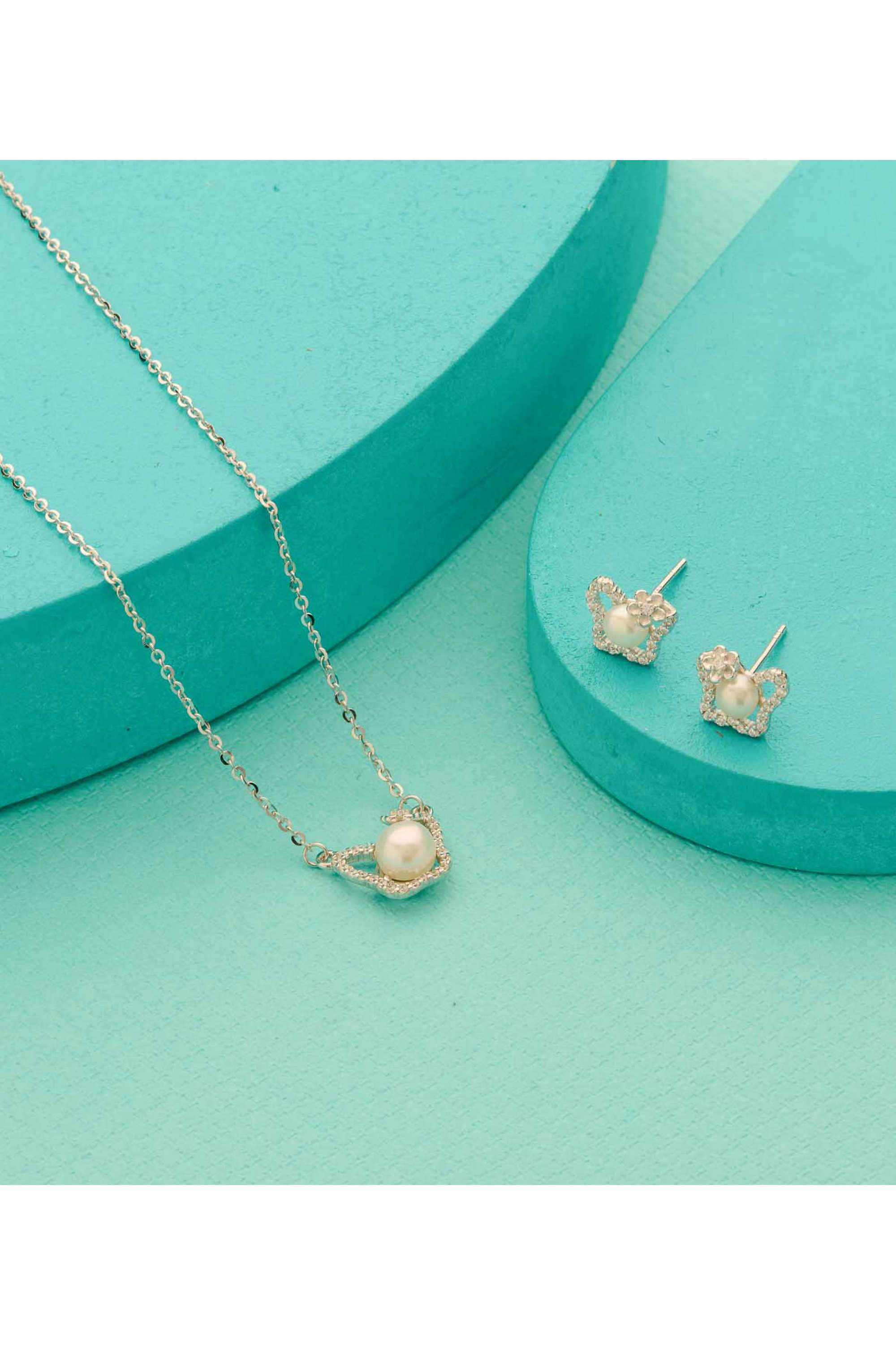 Silver-Casual-Wear-Women-Radiant-Blossom-Necklace-Set