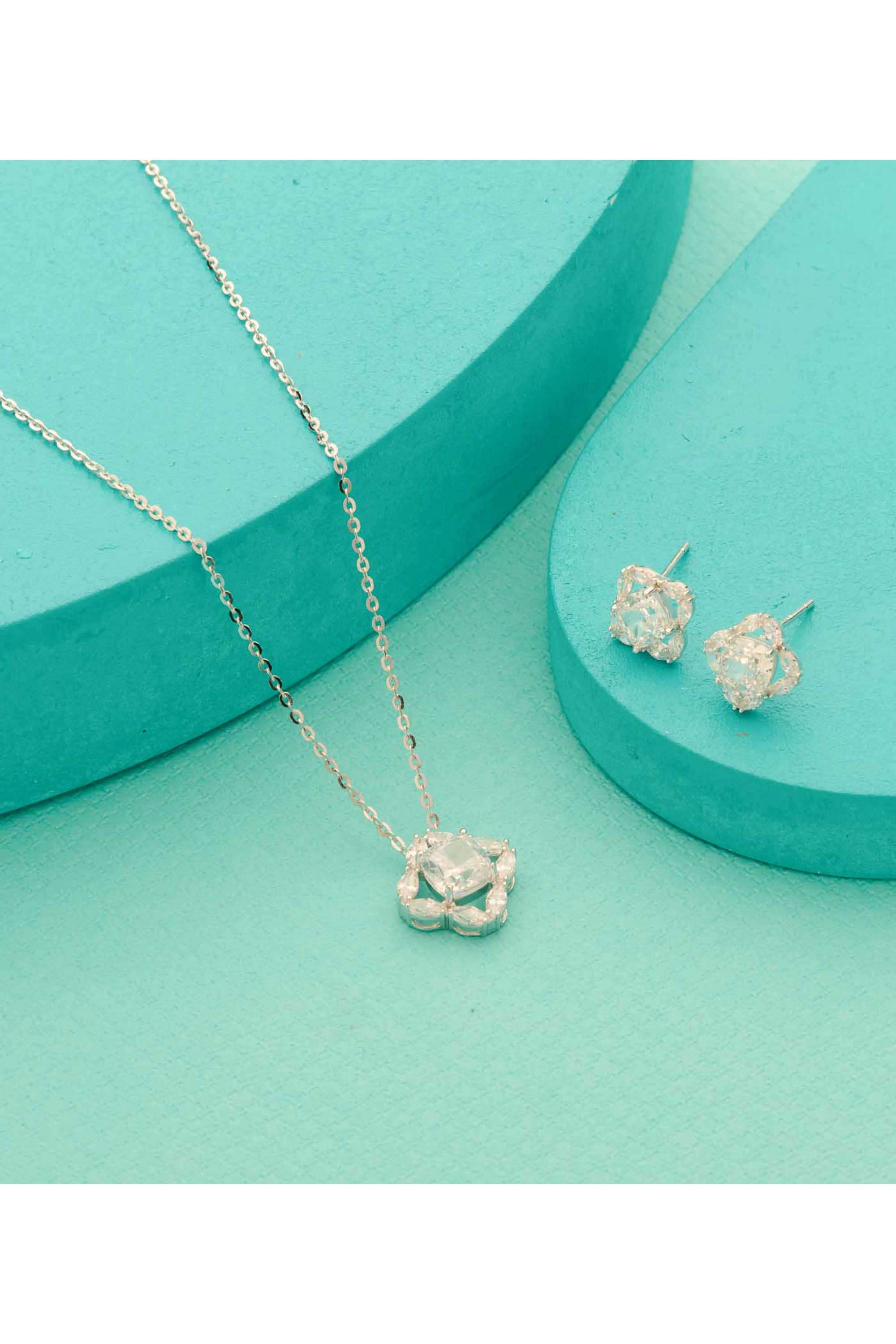 Silver-Casual-Wear-Women-Golden-Aura-Necklace-Set