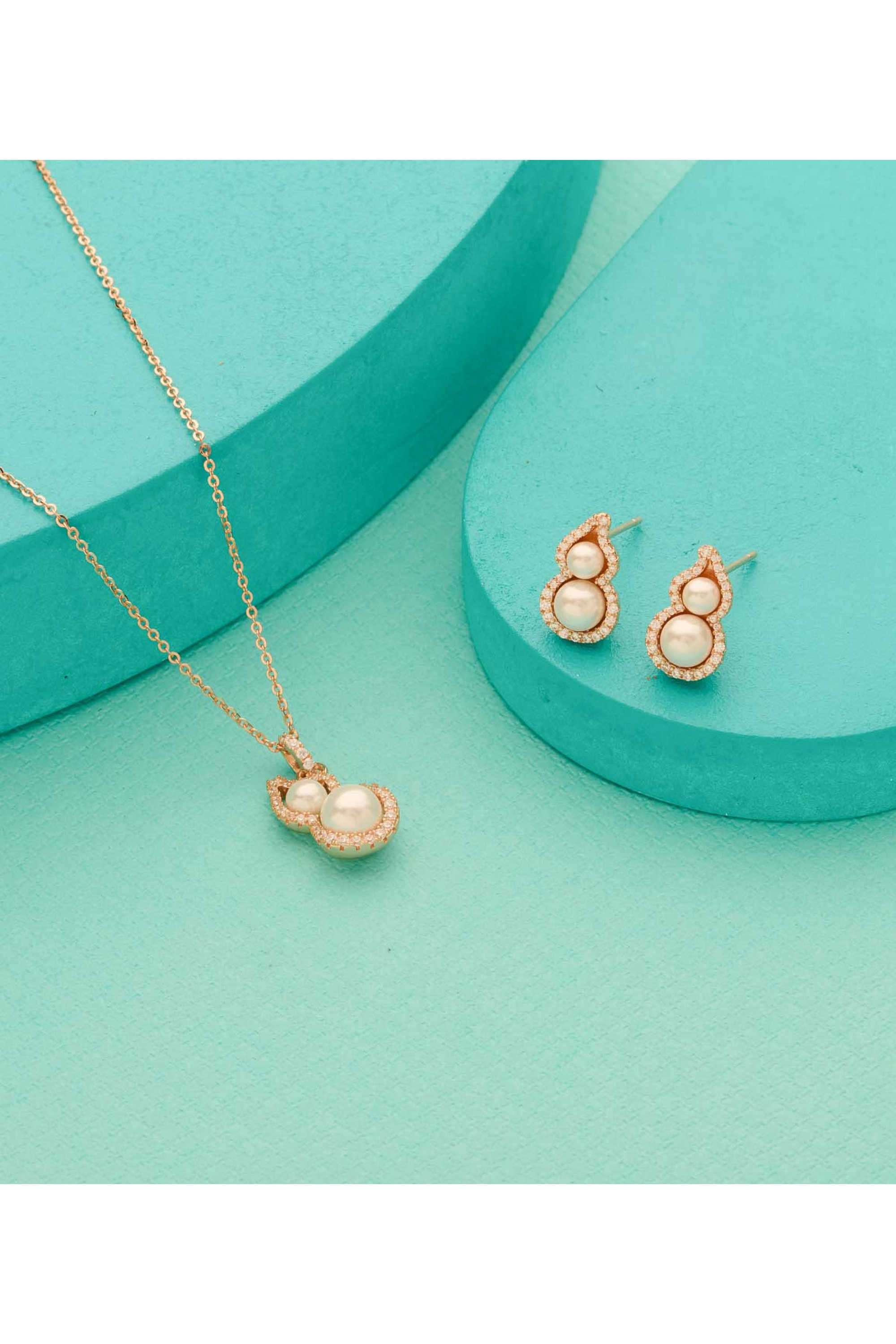 Silver-Casual-Wear-Women-Enchanted-Petals-Necklace-Set