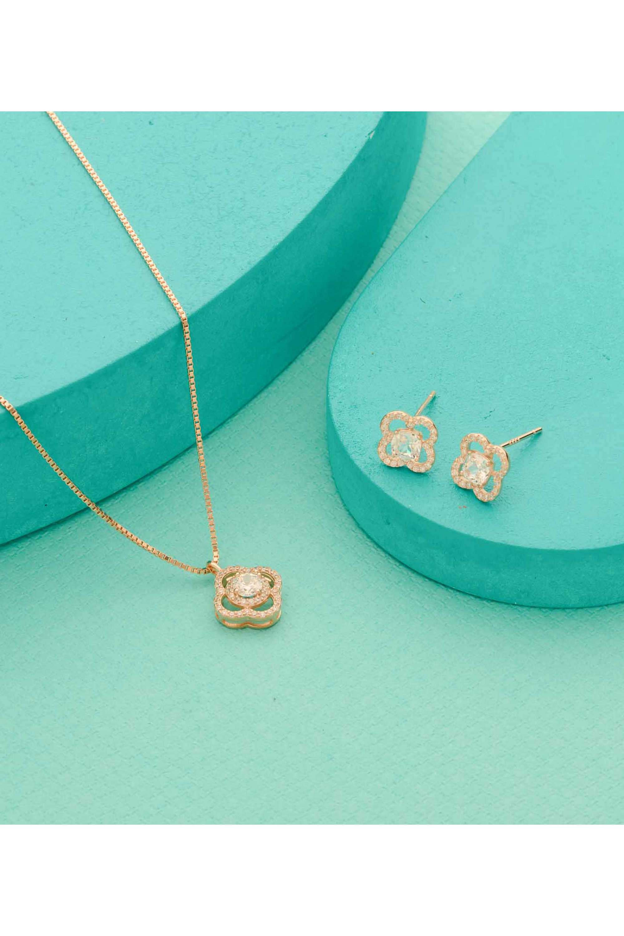 Silver-Casual-Wear-Women-Serene-Charm-Necklace-Set