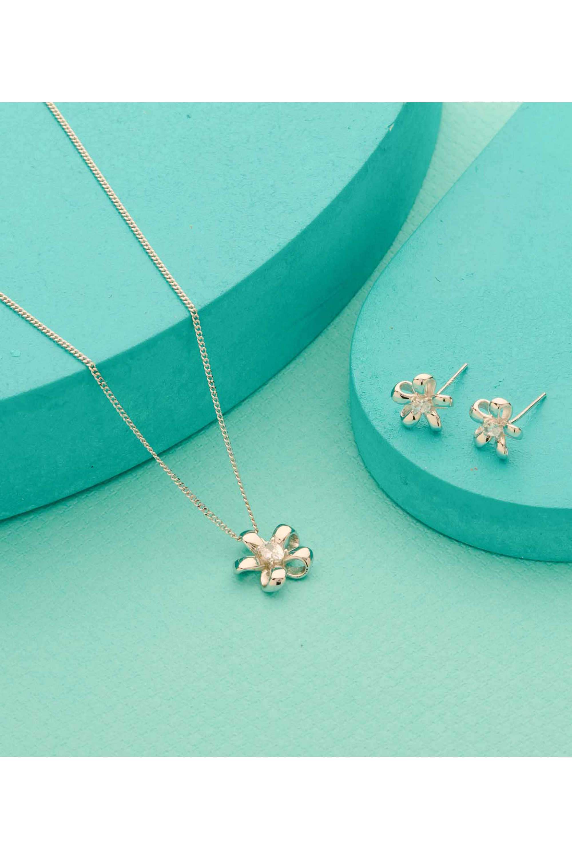 Silver-Casual-Wear-Women-Regal-Symphony-Necklace-Set