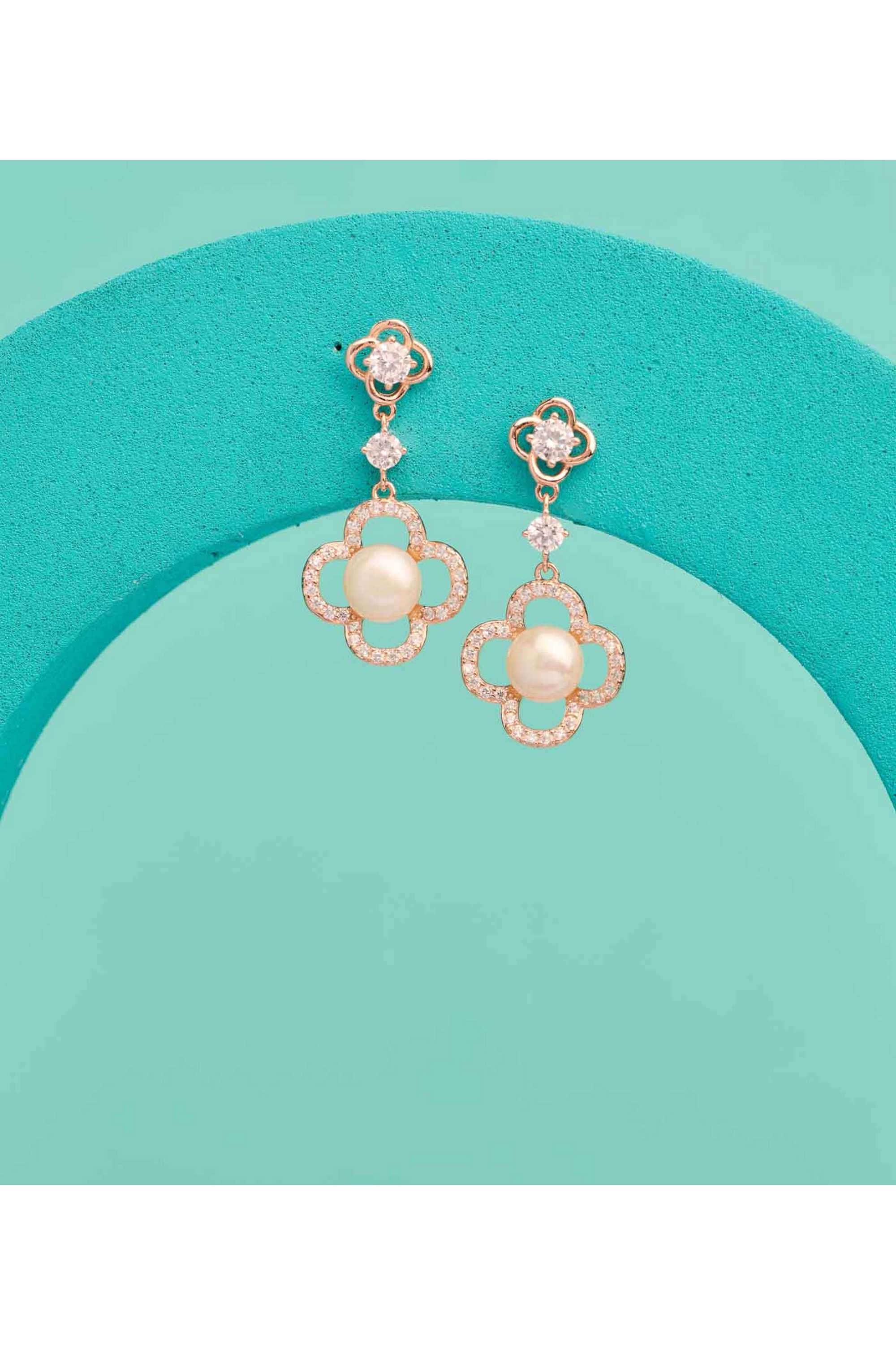 Silver-Casual-Wear-Women-Earrings-Regal-Crown-Top