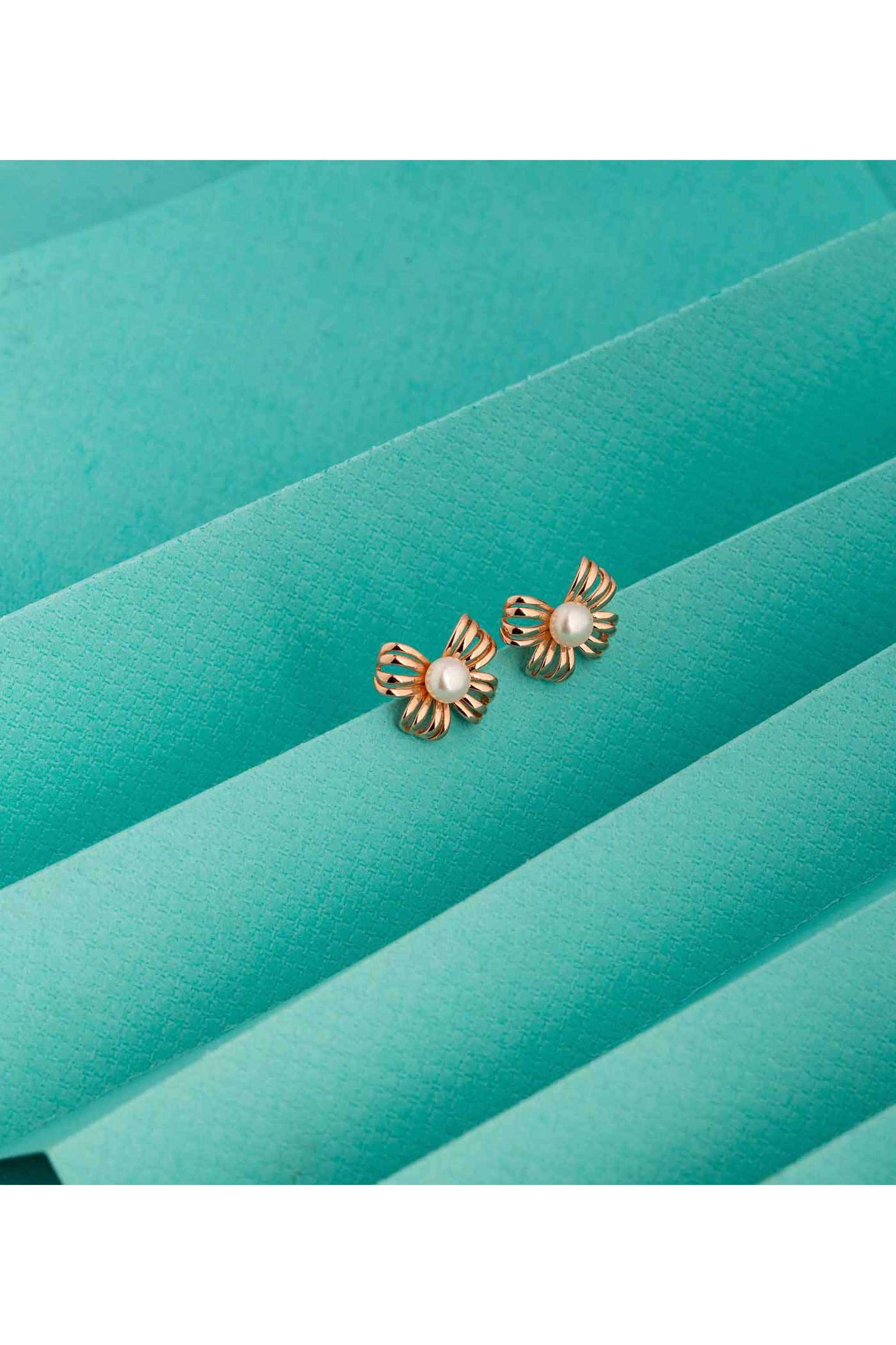 Silver-Casual-Wear-Women-Earrings-Whispering-Pearl-Top